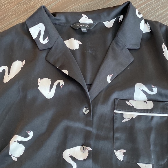 RW and Company, extra small ladies swan blouse in black and white. - Picture 5 of 8